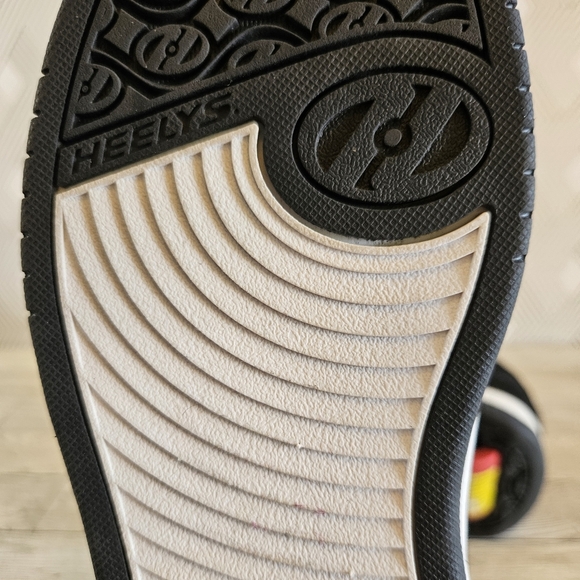 Heelys Voyager Wheeled Shoe Black & Red Men's Size 8 - Picture 7 of 8